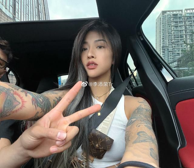 而采访现场中，两位暗中较劲的好朋友，堪称一对冤种兄弟，周政杰更是直言片中骆明劼的角色是“一个背叛了我的男人”